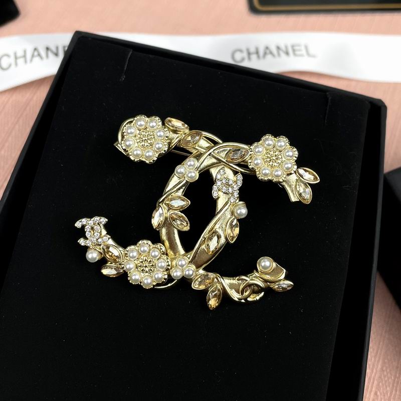 Chanel Brooch 06yxs51